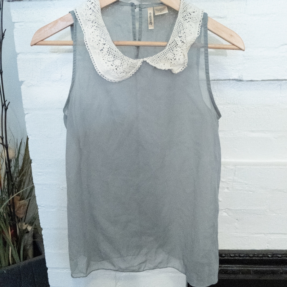 Passport Women's Size Small Tank Top with Collar